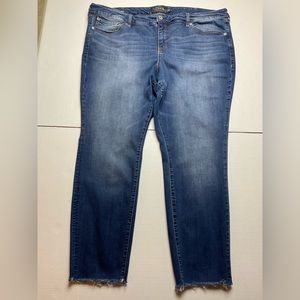 Torrid Womens 24R Boyfriend medium wash blue high rise frayed hem stretch jeans